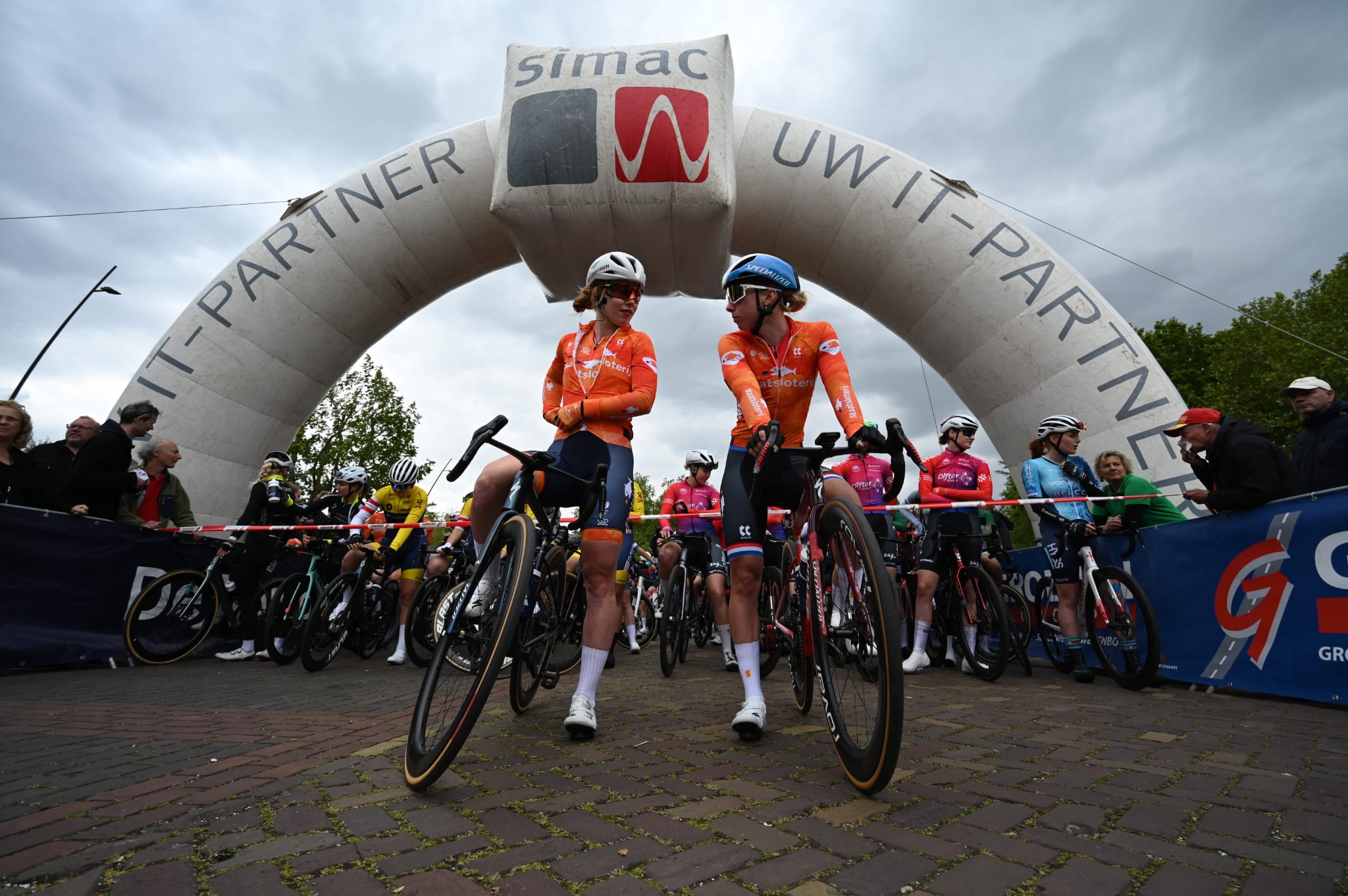Atoinette Rijpma - de Jong & Lorena Wiebes voor de start